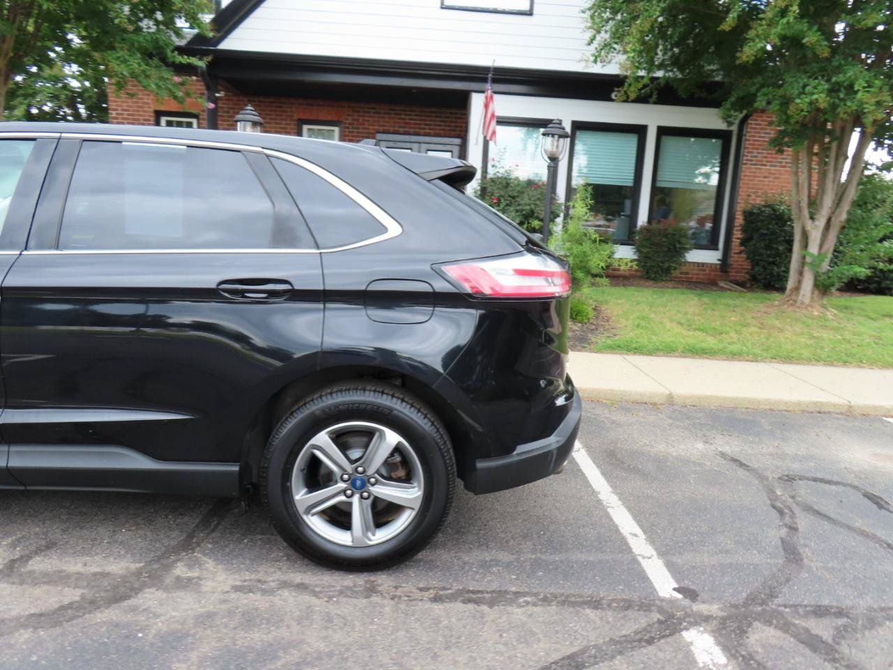 Used 2020 Ford Edge SEL w/ Convenience Package FWD image 4