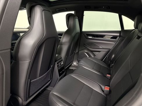 Certified 2025 Porsche Macan 4S Electric AWD/4WD image 27