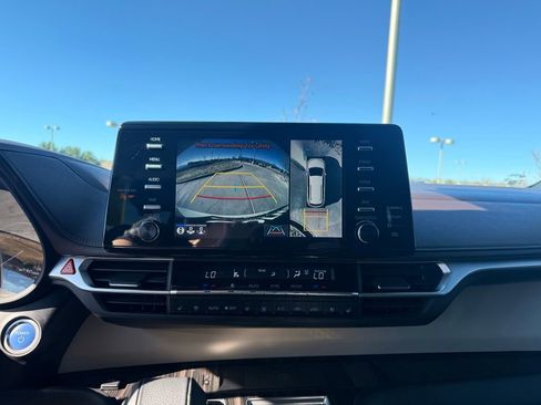 Used 2022 Toyota Sienna Platinum image 18