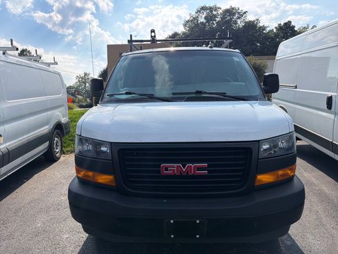 Used 2022 GMC Savana 2500 w/ Driver Convenience Package RWD image 2