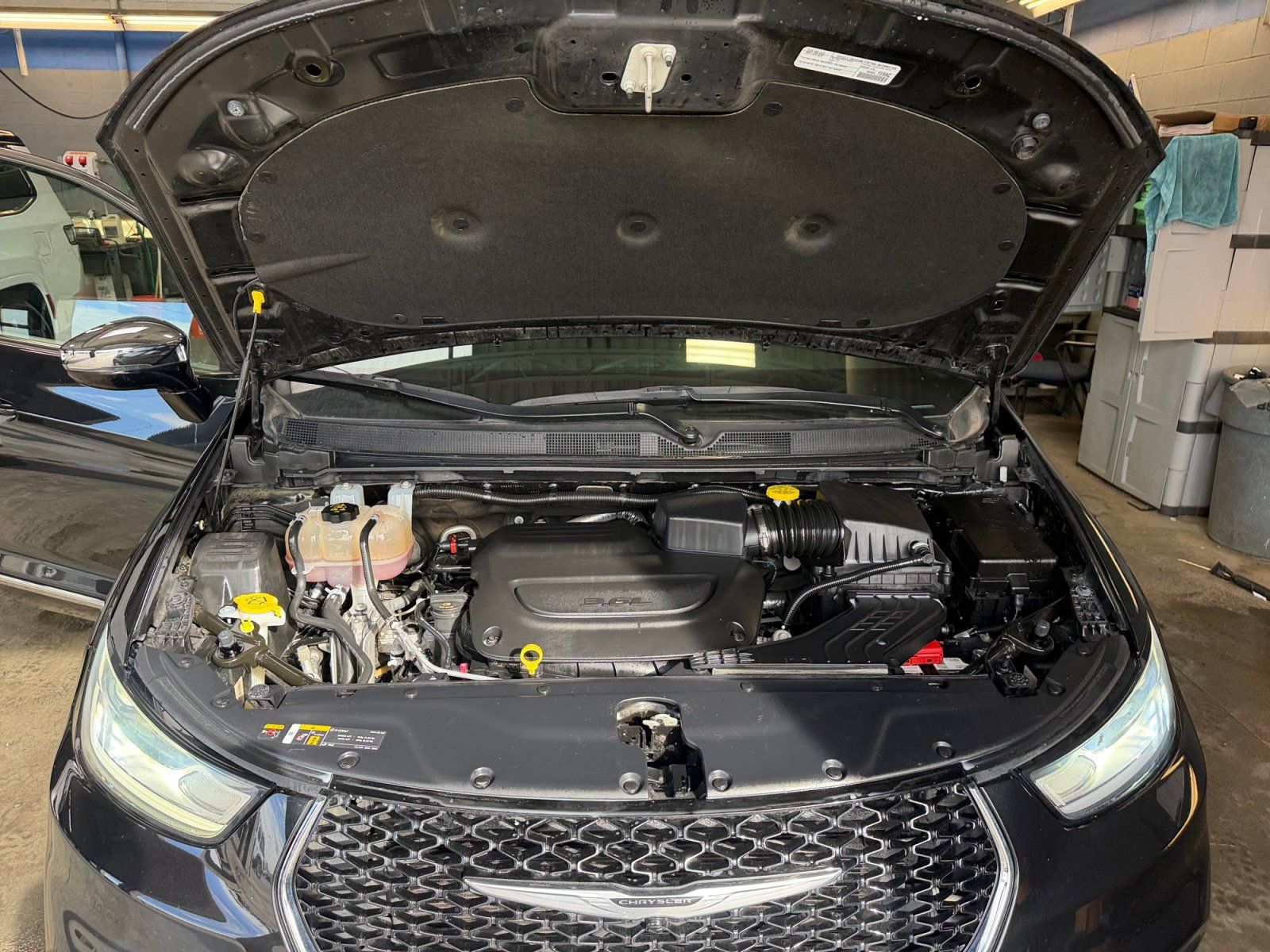 Used 2023 Chrysler Pacifica Limited FWD image 21