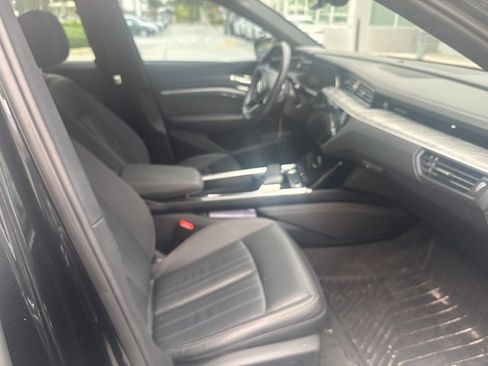 Used 2024 Audi Q8 e-tron Premium AWD/4WD image 10