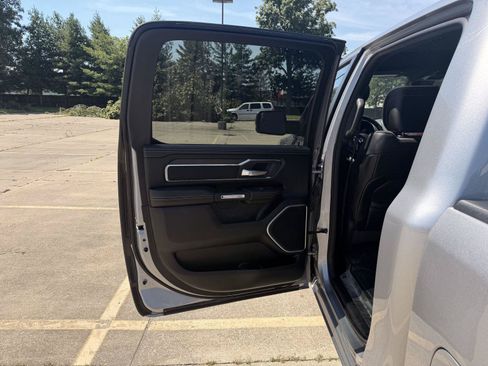 Used 2025 RAM 1500 Laramie AWD/4WD image 7
