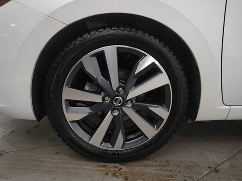 Used 2020 Nissan Versa SR w/ Trunk Package image 24