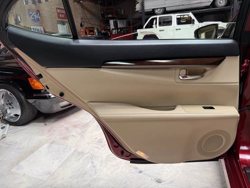 Used 2013 Lexus ES 350 w/ Luxury Pkg FWD image 30
