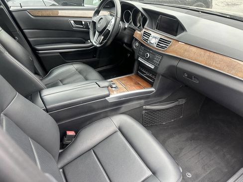 Used 2016 Mercedes-Benz E 350 4MATIC Sedan w/ Premium Package image 4