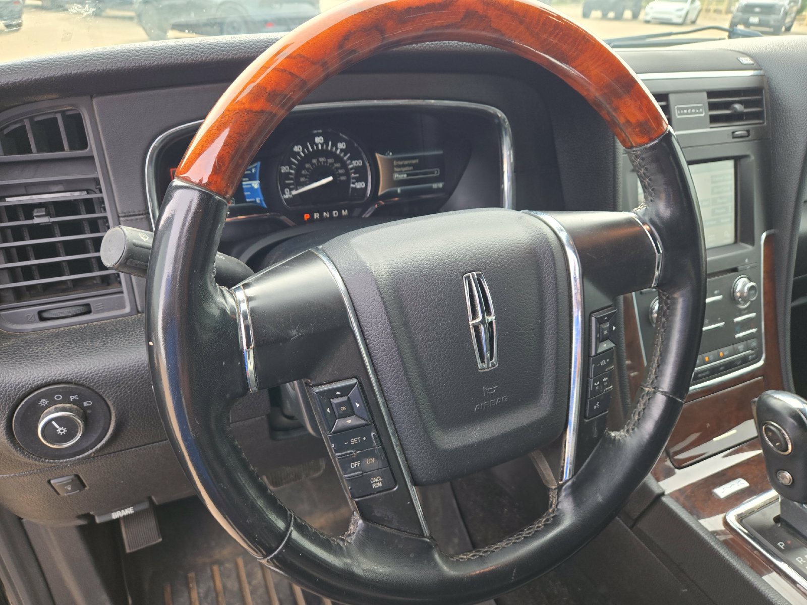 Used 2017 Lincoln Navigator Select AWD/4WD image 9
