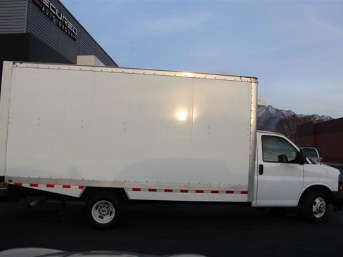Used 2024 Chevrolet Express 3500 w/ Power Convenience Package image 9