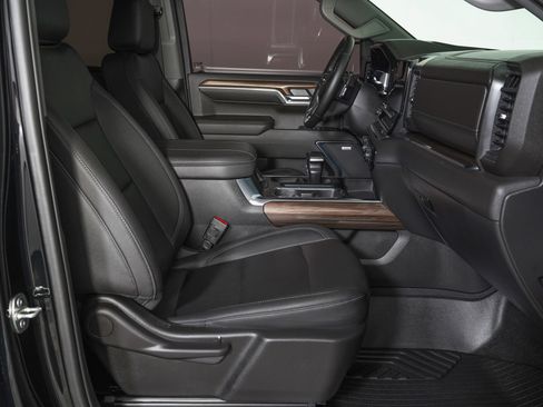 Used 2023 Chevrolet Silverado 1500 LT Trail Boss w/ LT Trail Boss Premium Package AWD/4WD image 9