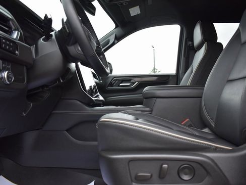 Used 2025 GMC Yukon Elevation image 8