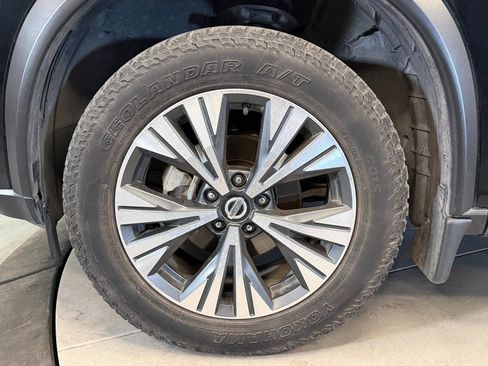 Used 2021 Nissan Rogue SV image 25