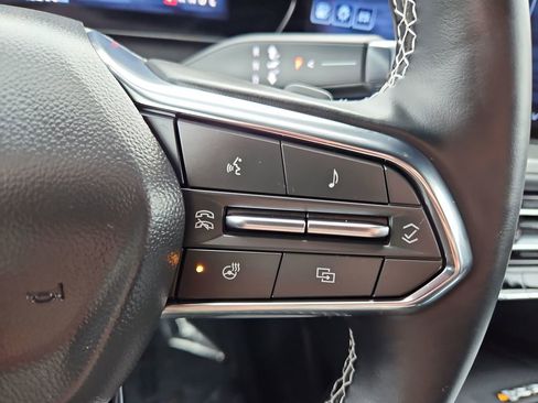 Used 2024 Chevrolet Traverse LT image 12