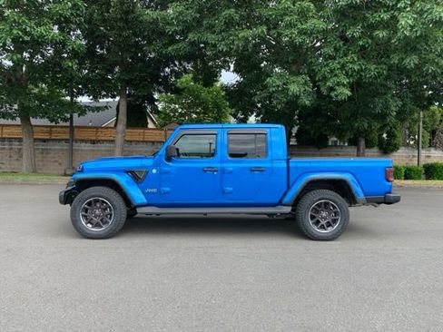 Used 2022 Jeep Gladiator Overland w/ Popular Equipment Package AWD/4WD image 2