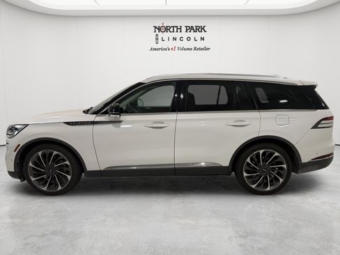 Used 2020 Lincoln Aviator Reserve w/ Equipment Group 202A AWD/4WD image 2