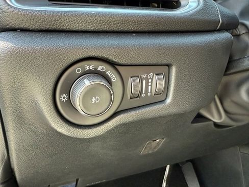 New 2025 Chrysler Pacifica Limited image 13