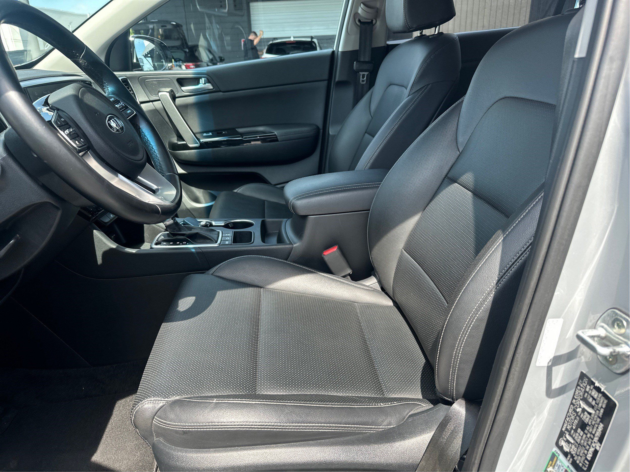 Used 2022 Kia Sportage EX AWD/4WD image 9