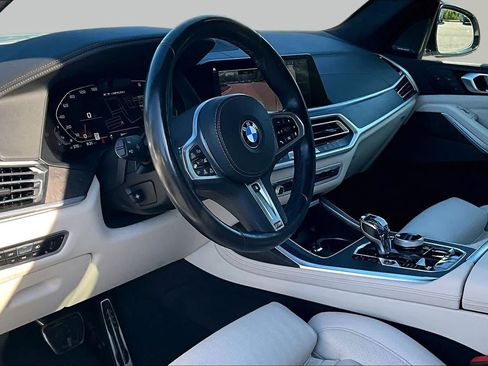 Used 2022 BMW X7 M50i AWD/4WD image 17