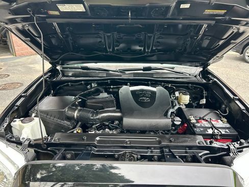 Used 2021 Toyota Tacoma SR5 RWD image 10