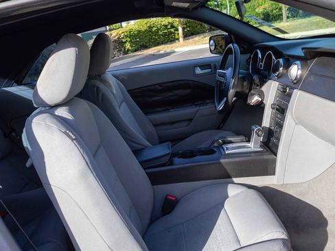 Used 2009 Ford Mustang Premium image 18