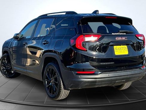 Used 2023 GMC Terrain SLE w/ Driver Convenience Package image 2