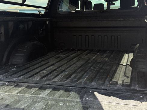 Used 2023 Ford F250 Platinum w/ FX4 Off-Road Package AWD/4WD image 32