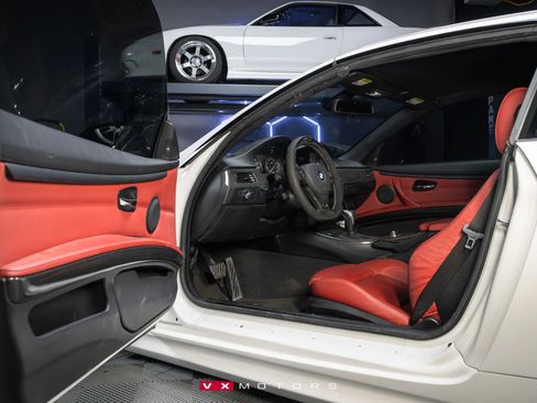 Used 2009 BMW 335i Convertible image 11