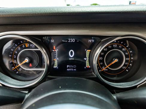 Used 2020 Jeep Wrangler Unlimited Sahara AWD/4WD image 19