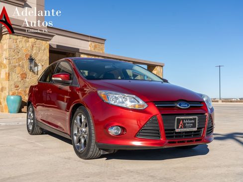 Used 2014 Ford Focus SE w/ Equipment Group 201A image 2