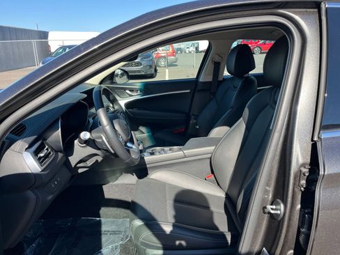 Used 2025 Genesis G70 2.5T image 27