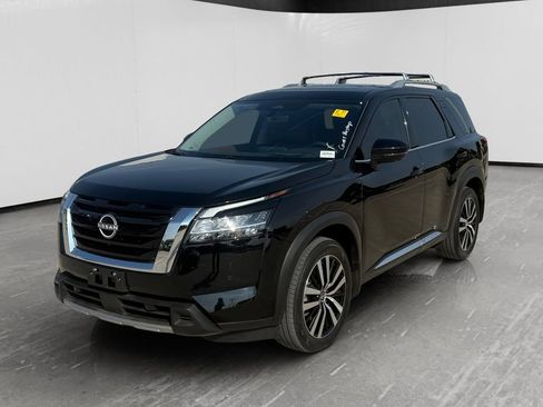 Used 2024 Nissan Pathfinder Platinum w/ Cargo Package FWD image 1