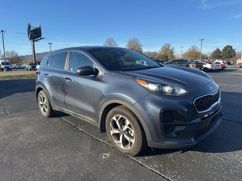 Used 2022 Kia Sportage LX image 3