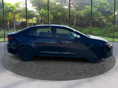 Used 2021 Toyota Corolla LE FWD image 4