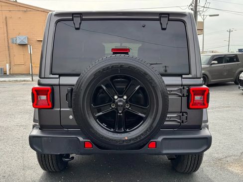 Used 2020 Jeep Wrangler Unlimited Sahara AWD/4WD image 3