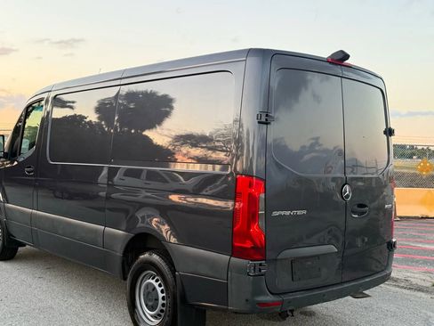 Used 2020 Mercedes-Benz Sprinter 1500 image 3