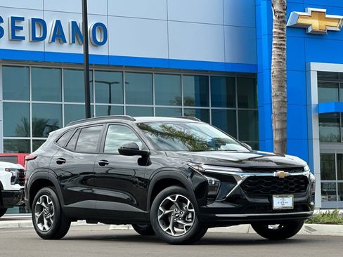 New 2026 Chevrolet Trax LT FWD image 2