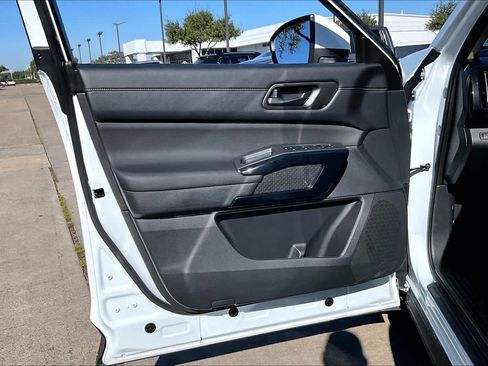 New 2025 Nissan Pathfinder SV image 16