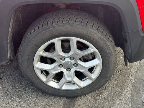 Used 2016 Jeep Renegade Latitude w/ Cold Weather Group image 9