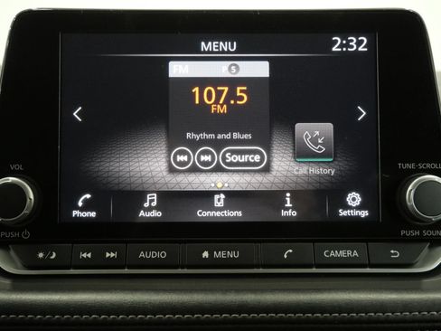 Used 2024 Nissan Rogue S FWD image 17