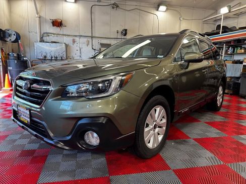 Used 2019 Subaru Outback 2.5i Premium AWD/4WD image 3