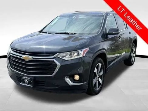 Used 2021 Chevrolet Traverse LT w/ LT Premium Package FWD image 3