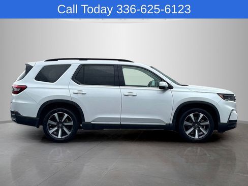 Used 2023 Honda Pilot Touring image 8