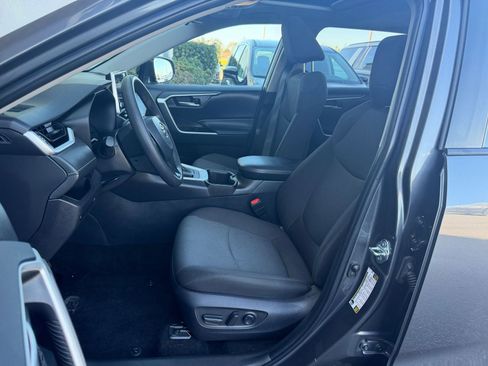Used 2025 Toyota RAV4 XLE image 38