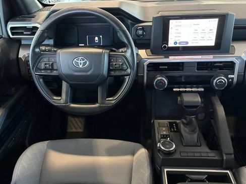 Used 2025 Toyota Tacoma SR5 AWD/4WD image 17