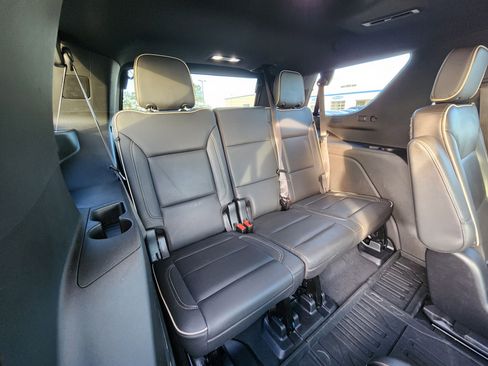 Used 2022 GMC Yukon SLT w/ SLT Premium Package image 15