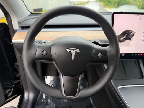 Used 2025 Tesla Model Y Long Range AWD/4WD image 36