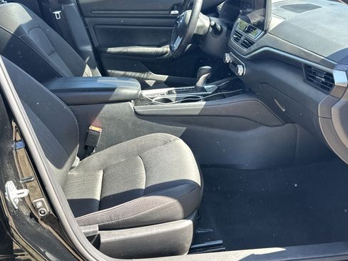 Used 2024 Nissan Altima 2.5 SV w/ SV Premium Package FWD image 10