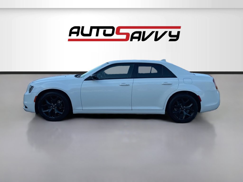 Used 2023 Chrysler 300 Touring w/ Sport Appearance Package RWD image 4