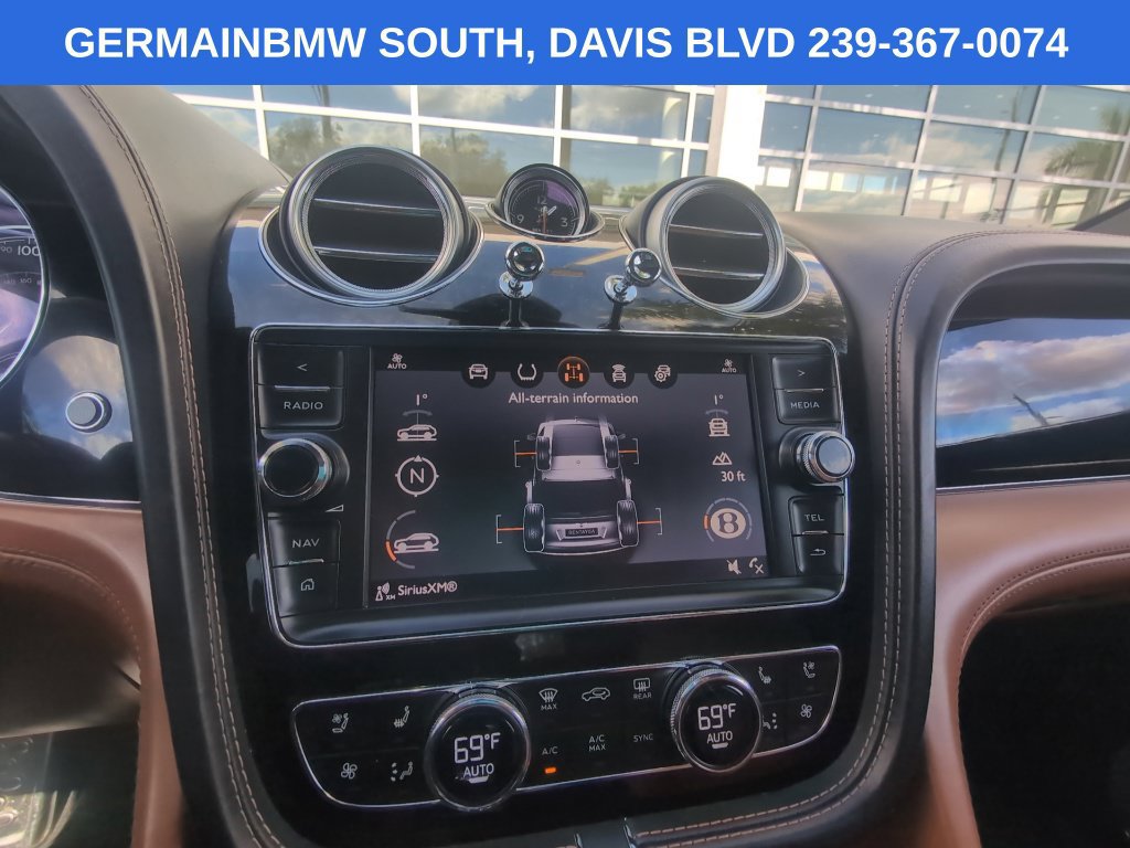 Used 2017 Bentley Bentayga AWD/4WD image 31