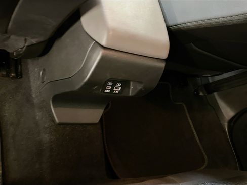 Used 2024 Subaru Crosstrek 2.0i Premium image 28