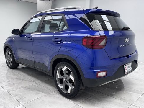 Used 2022 Hyundai Venue Limited w/ Cargo Package image 5